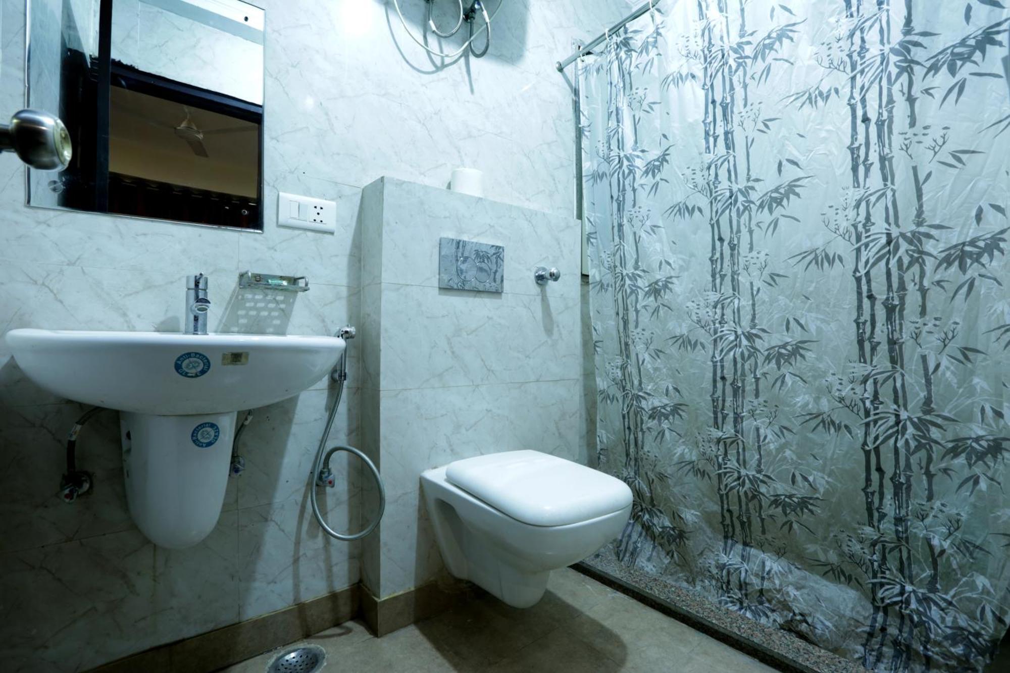 Edission View Near Delhi Airport 3*
