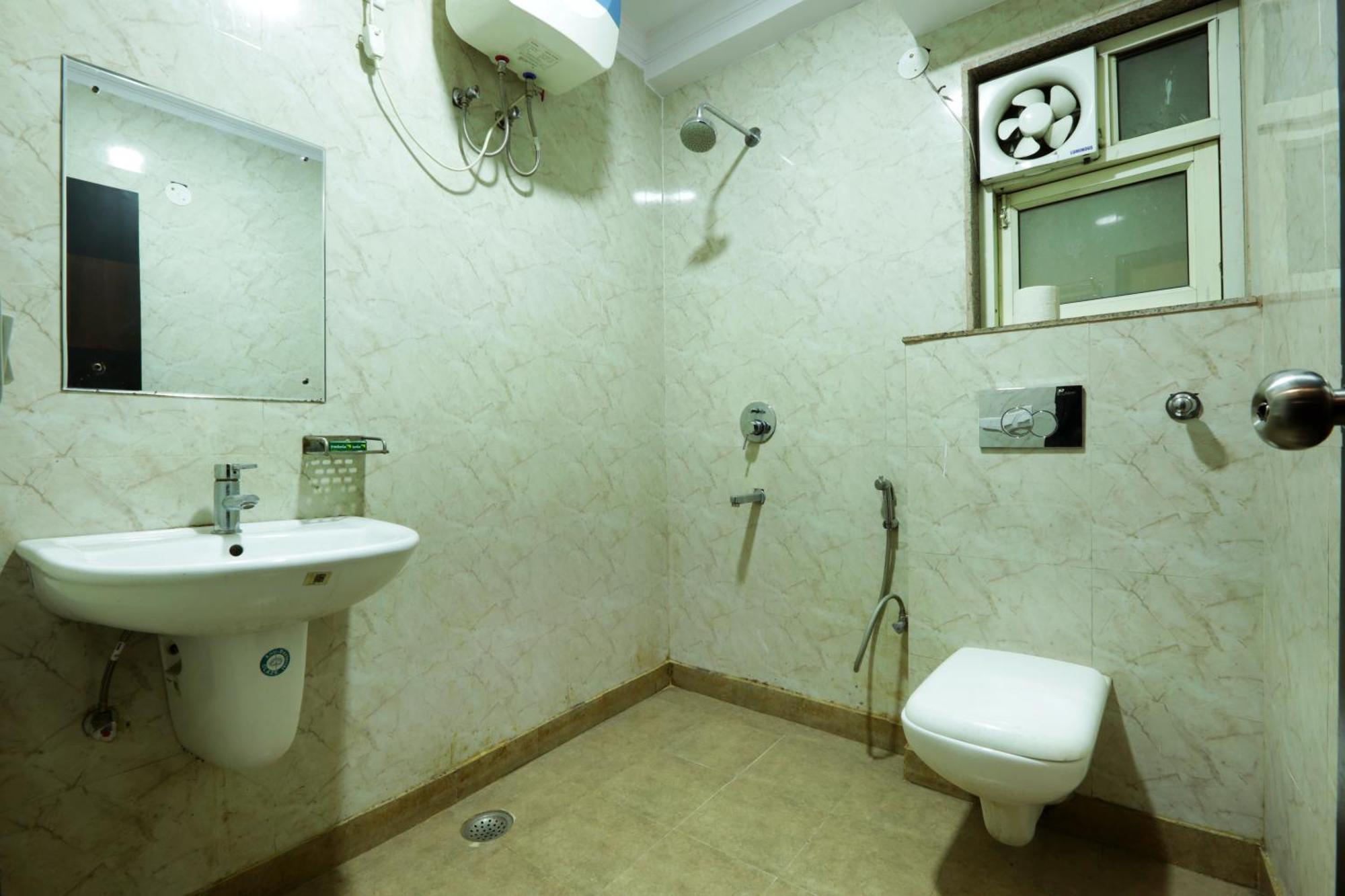 Edission View Near Delhi Airport 3*