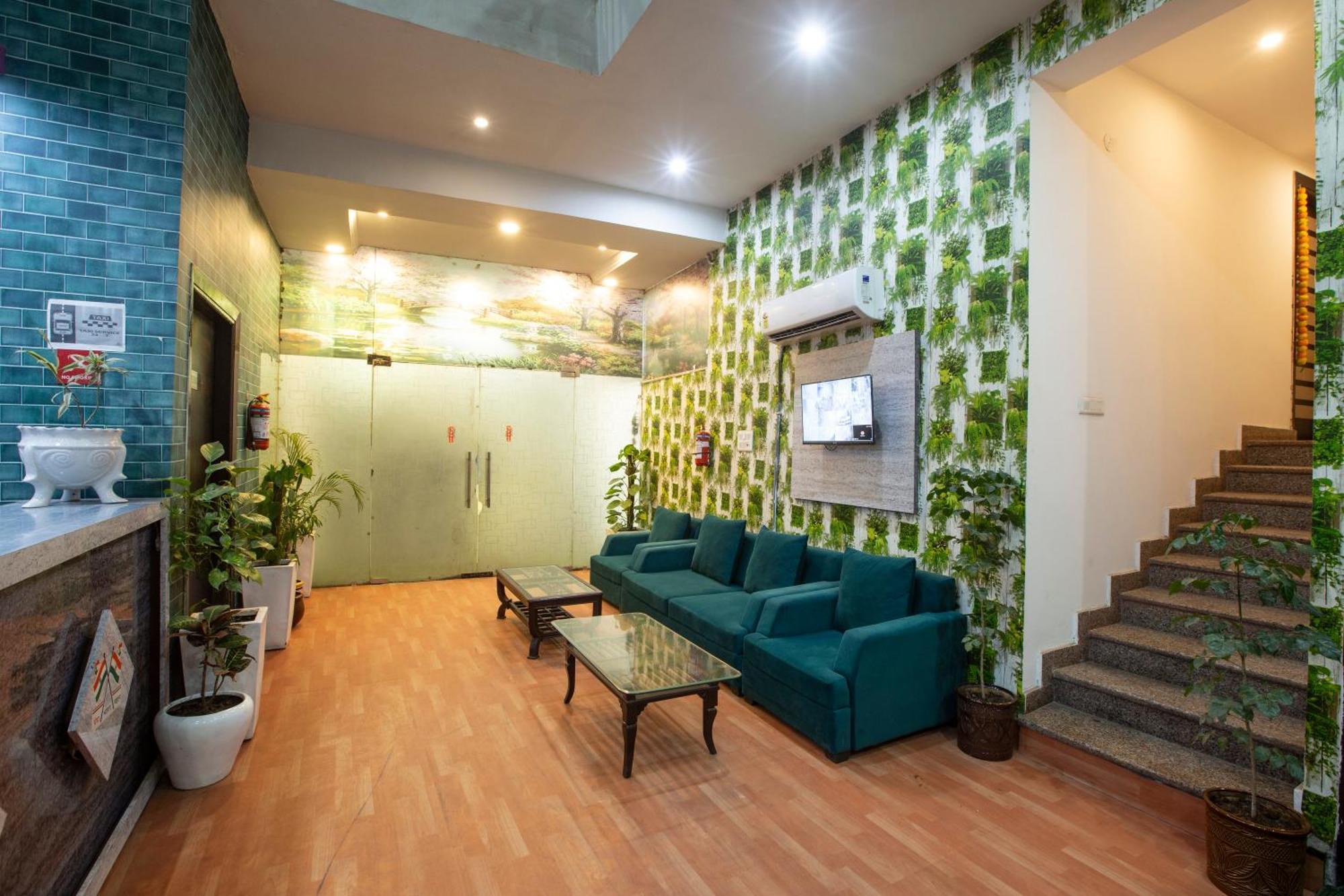 Edission View Near Delhi Airport Bed & Breakfast 3*